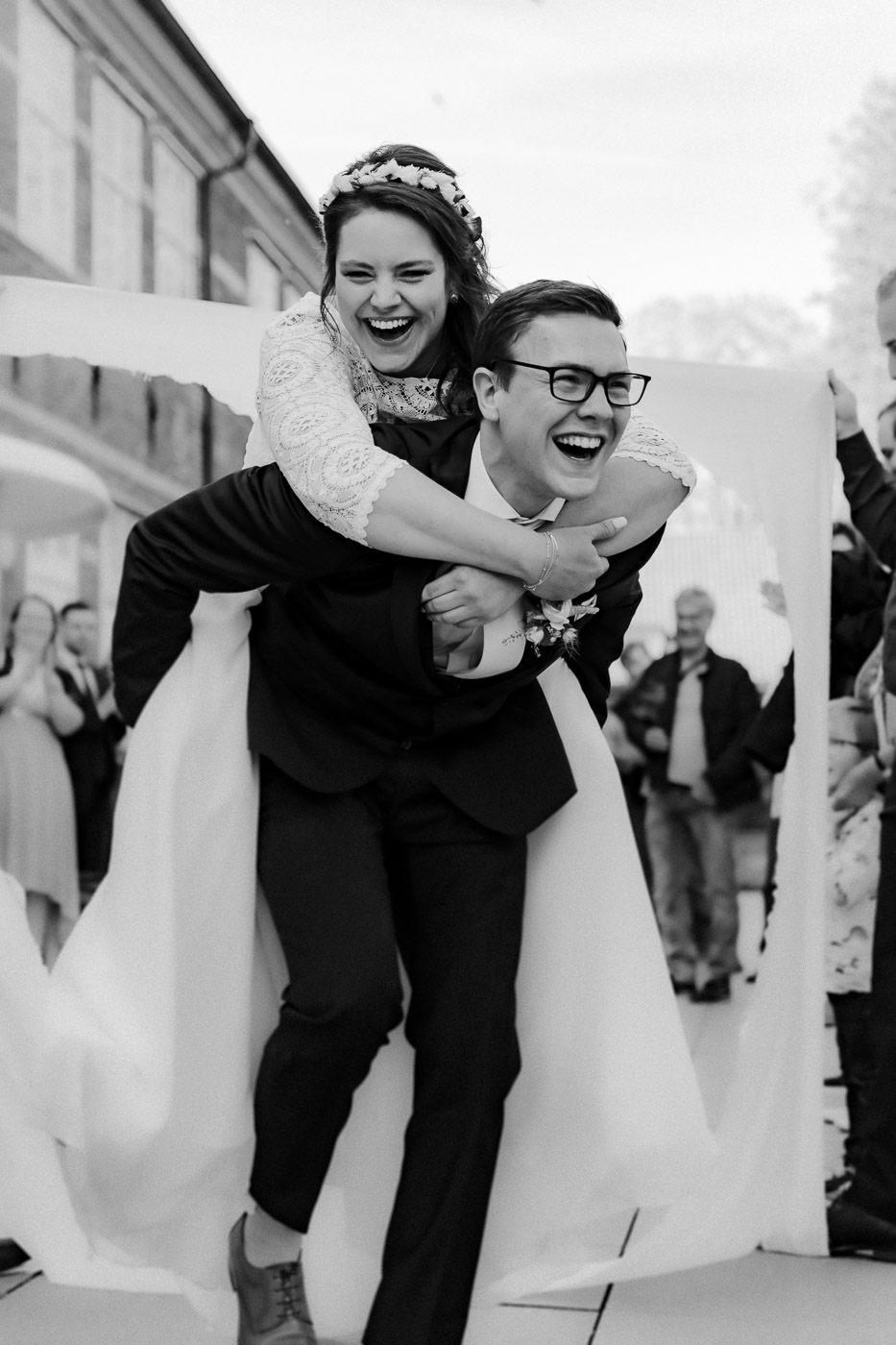 Brautpaar bei einer standesamtlichen Hochzeit im Husumer Schloss