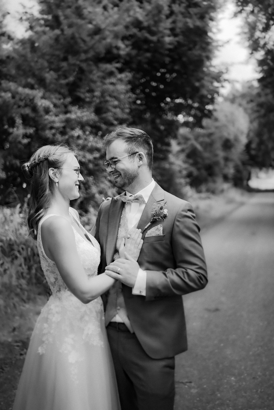 Brautpaar Malien und Simon an der Eiderfähre Bargen – Hochzeitsfotograf Nordfriesland